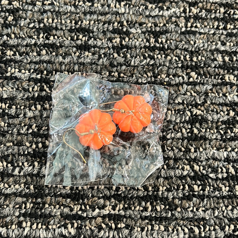💥Brand NEW Pumpkin Earrings💥